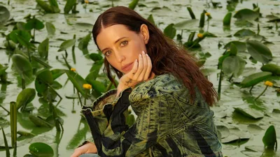 Як намальована: Надя Дорофєєва знялась у красивому фотосеті для Vogue