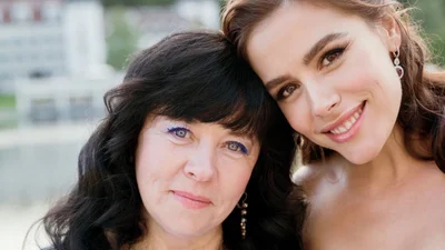 Иванна Онуфрийчук показала свои детские фото с мамой