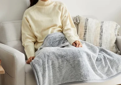 В Японии создали одеяло, имитирующее шерсть котиков - фото 550325