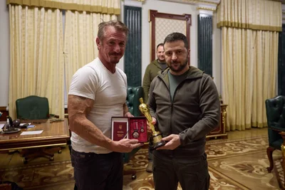 Шон Пенн залишив Зеленському свій 'Оскар' до перемоги України у війні - фото 550527
