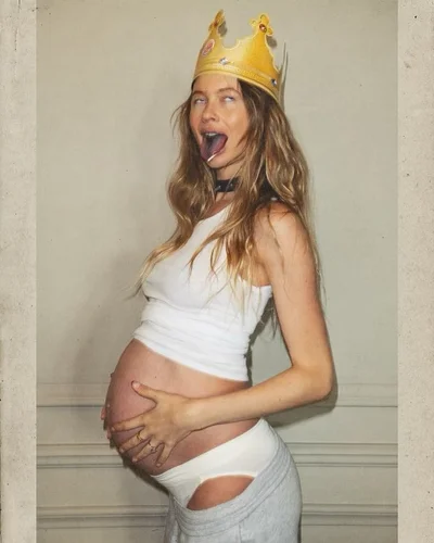 Беременная жена солиста Maroon 5 Беати Принслу устроила фотосессию в белье - фото 550920