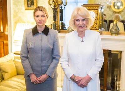 Елену Зеленскую пригласили в Букингемский дворец на встречу с королевой-консортом Камиллой - фото 551125
