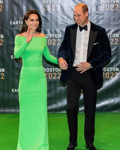 Зеленое платье Кейт Миддлтон попало в мемы - фото 551245