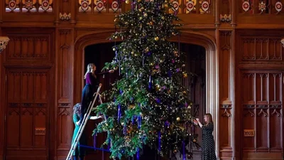 В Виндзорском замке украсили елку
