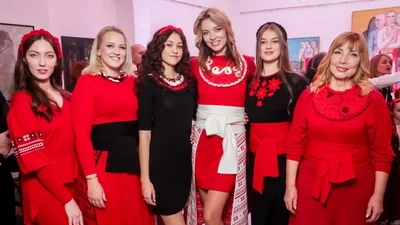 В Киеве представили коллекцию этнической одежды, которая может исцелять душу