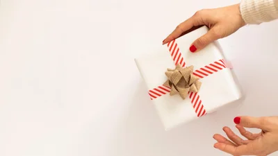 Идеи новогодних подарков для девушки, жены или мамы