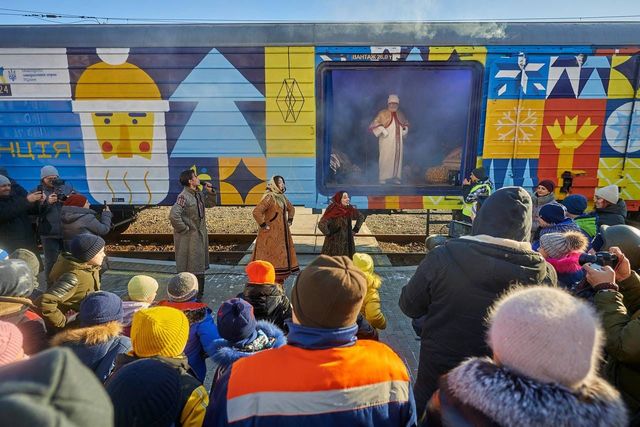 Укрзалізниця запустила Поезд святого Николая, чтобы все дети погрузились в зимнюю сказку - фото 551756