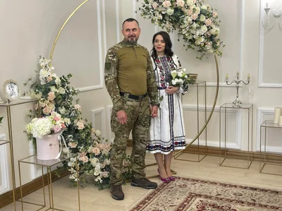 Весілля під звуки канонади: українські зірки, які одружилися під час війни у 2022 році - фото 552117