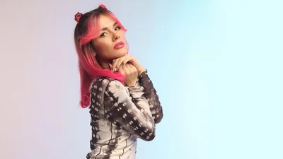 MamaRika відповіла на критику свого рожевого волосся