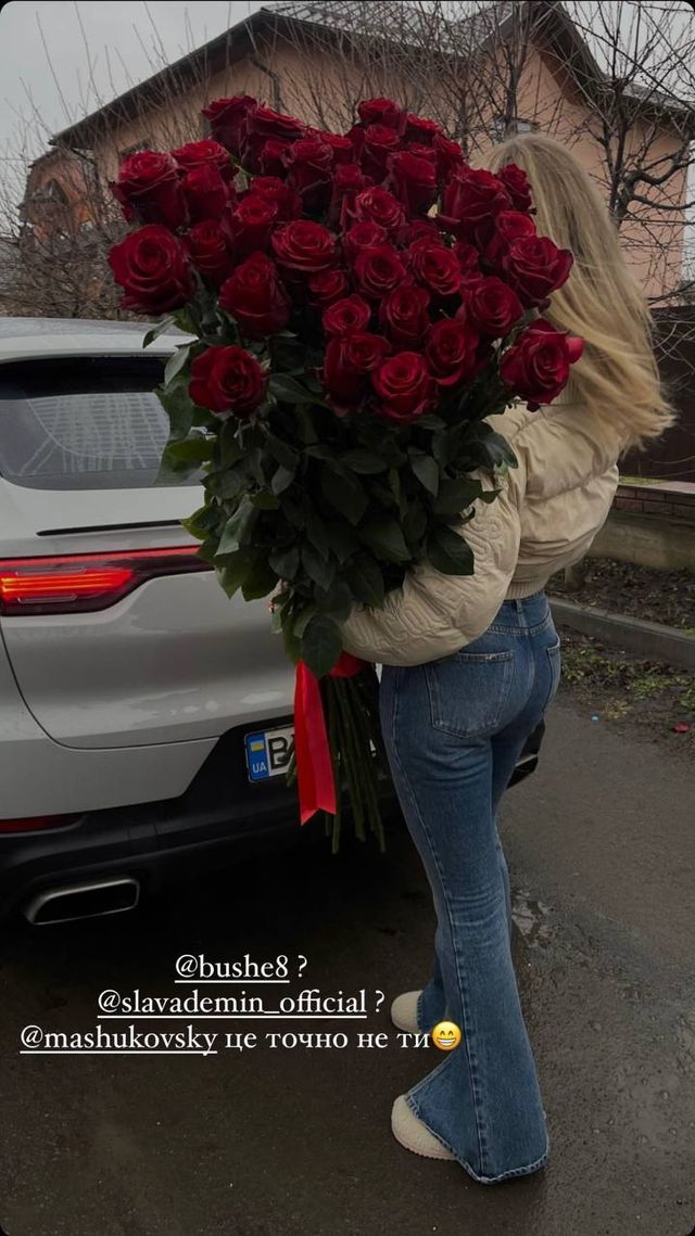 Леся Нікітюк похизувалася розкішним букетом троянд від відомого блогера - фото 552636