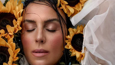 "Я обираю жити": Джамала надихає боротися з постійною тривогою новою світлою фотосесією