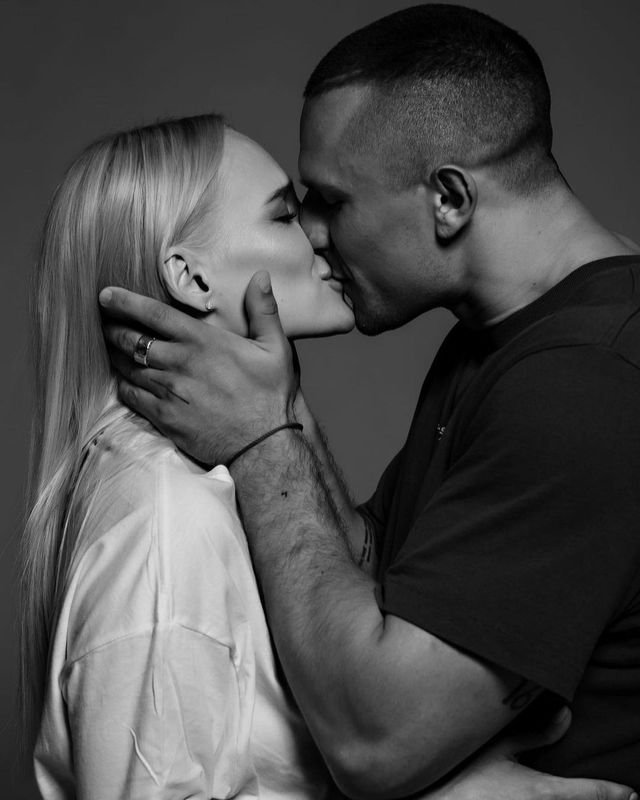 Новая девушка Тараса Цымбалюка показала фото поцелуев с актером - фото 552793