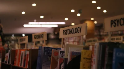 Психолог назвала книги, які допоможуть зрозуміти себе та інших