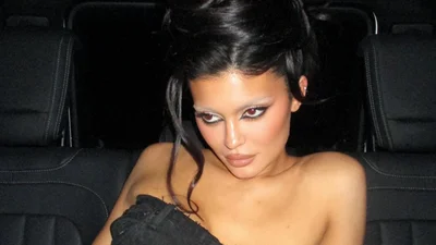 Безколірні брови та синці під очима - тепер це новий тренд