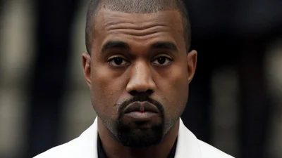 Канье Уэст разбил телефон фанатке, потому что та снимала его на видео