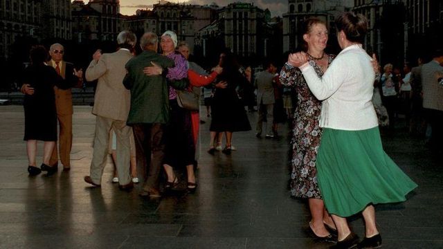 У Великій Британії вийде книга з рідкісними фотографіями Києва 90-х років - фото 553274