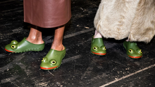 Лягушачьи лапки – новая трендовая обувь 2023 года, и это не шутка - фото 553338