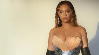 Потрясающие образы звезд с красной дорожки "Грэмми-2023"