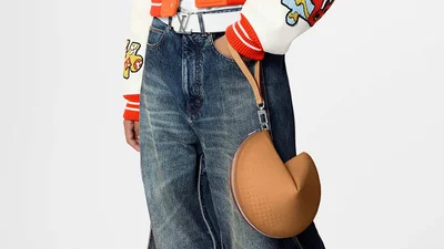 Louis Vuitton выпустил сумку в форме печенья-предсказания, напоминающую попу