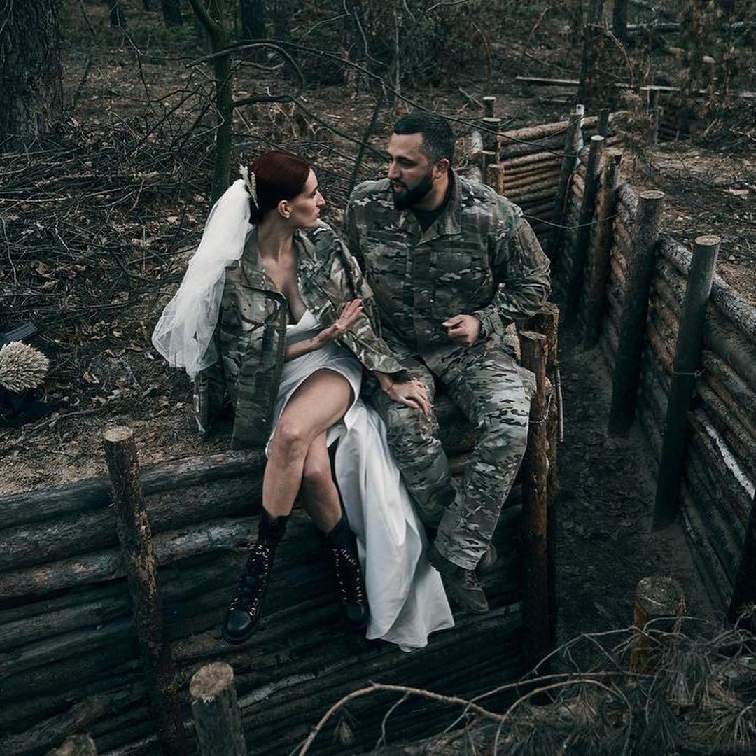 10 знімків з року повномасштабної війни, які збурюють емоції в душі кожного українця - 554118 10 знімків з року повномасштабної війни, які збурюють емоції в душі кожного українця - фото 554118