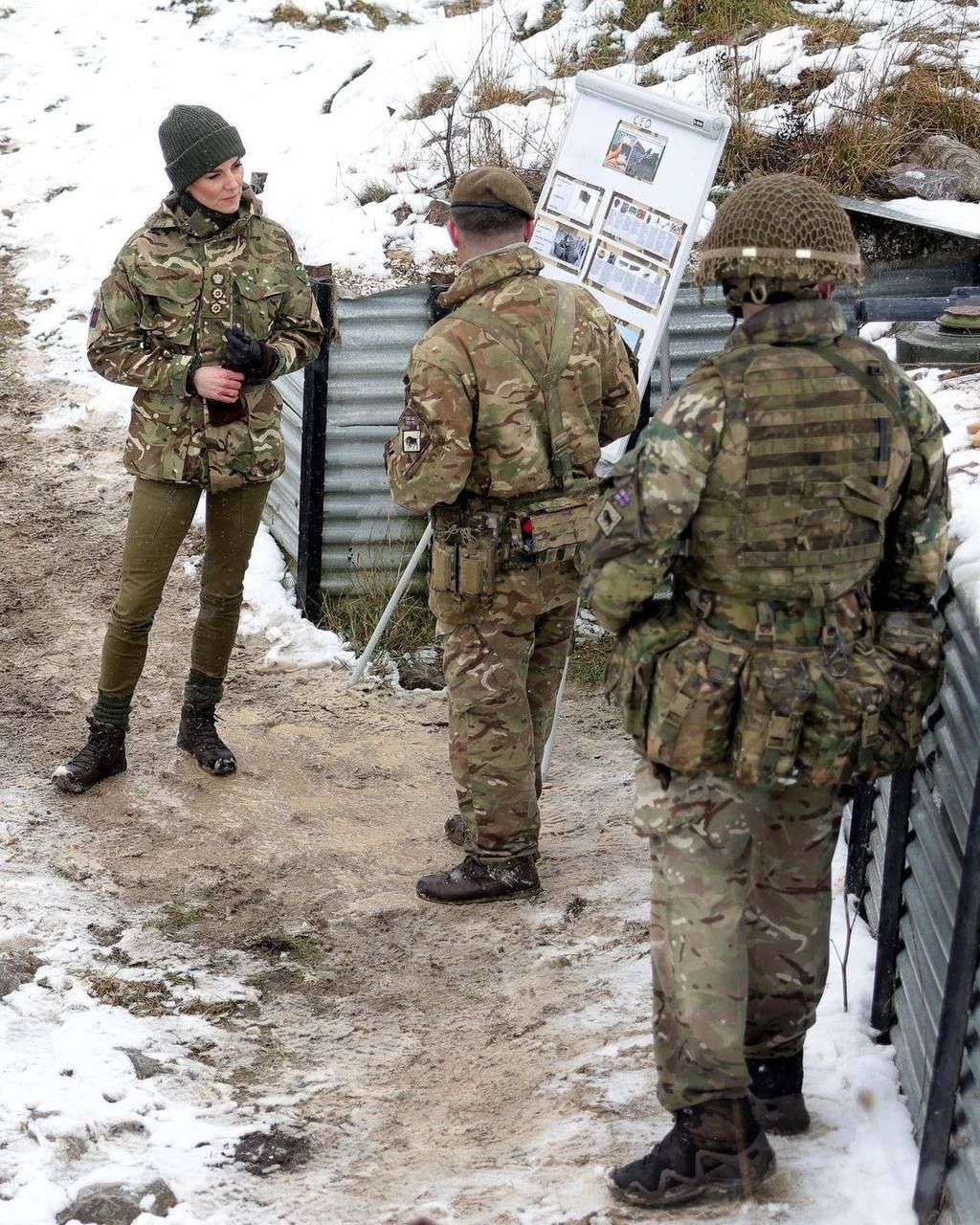 Кейт Миддлтон посетила военных, которые обучают ВСУ - 554534 Кейт Миддлтон посетила военных, которые обучают ВСУ - фото 554534