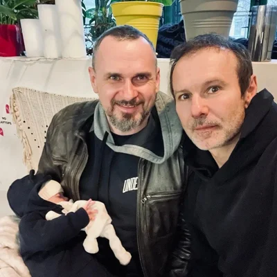 Святослав Вакарчук показав зворушливе фото з Олегом Сенцовим і його сином - фото 554662