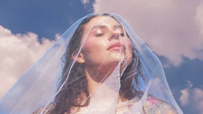 Неужели скоро замуж: Саша Зарицкая засветила обручальное кольцо