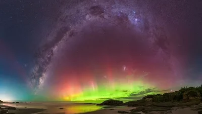 Редкое явление: над Новой Зеландией заметили чрезвычайно яркое южное сияние - фото 555323