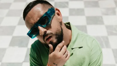 MONATIK заспівав у київській електричці