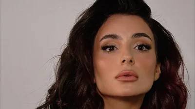 Аня Трінчер показала свої принади з усіх ракурсів - в рожевій, прозорій і сексі білизні