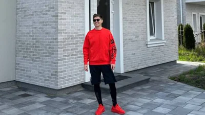 Поки юна дружина варила його мамі борщ, Остапчук показав будинок, який будував з Горняк