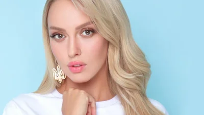 У мережі обговорюють фото Олі Полякової, де в неї зайва вага