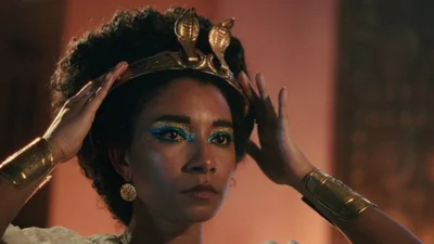 Новый сериал Netflix раскритиковали за актрису-афроамериканку, играющую Клеопатру