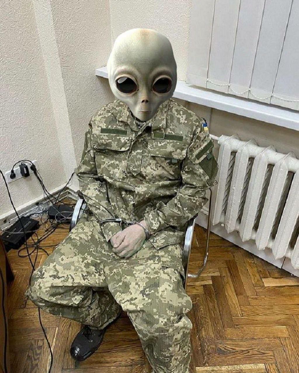 Остроумные мемы об НЛО, упавшем на территории Киевщины - 556151 Остроумные мемы об НЛО, упавшем на территории Киевщины - фото 556151