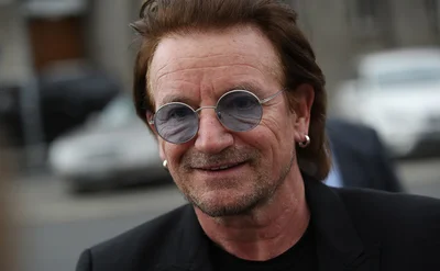 Боно із U2 намалював портрет Зеленського для обкладинки журналу The Atlantic - фото 556754