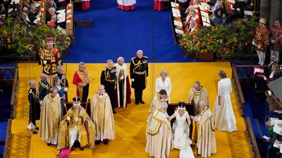 Момент підтримки: в коронації Чарльза ІІІ використали кольори українського прапора