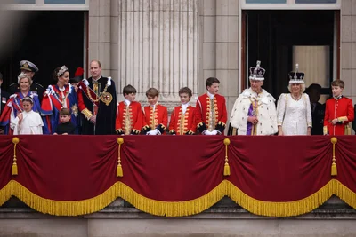 Фото дня: новый король Великобритании на знаменитом балконе - фото 557032