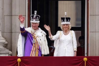 Фото дня: новый король Великобритании на знаменитом балконе - фото 557033