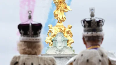 Букінгемський палац представив перші офіційні портрети нових короля і королеви