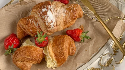 Треба бачити: у цьому кафе продають величезні круасани