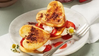 Любов з першого шматочка: мінімлинці з полуницею