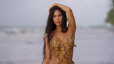 Меган Фокс снялась в соблазнительной фотосессии в бикини