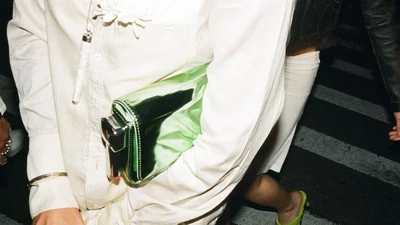 Металевий клатч із запальничкою став новим хітом в Instagram