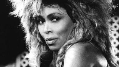 Тернистий шлях Тіни Тернер: блискуча кар'єра, аб'юз і справжнє кохання на схилі літ