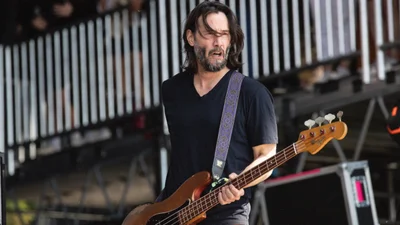 Гурт Кіану Рівза повернувся на сцену й дав перший концерт за 20 років