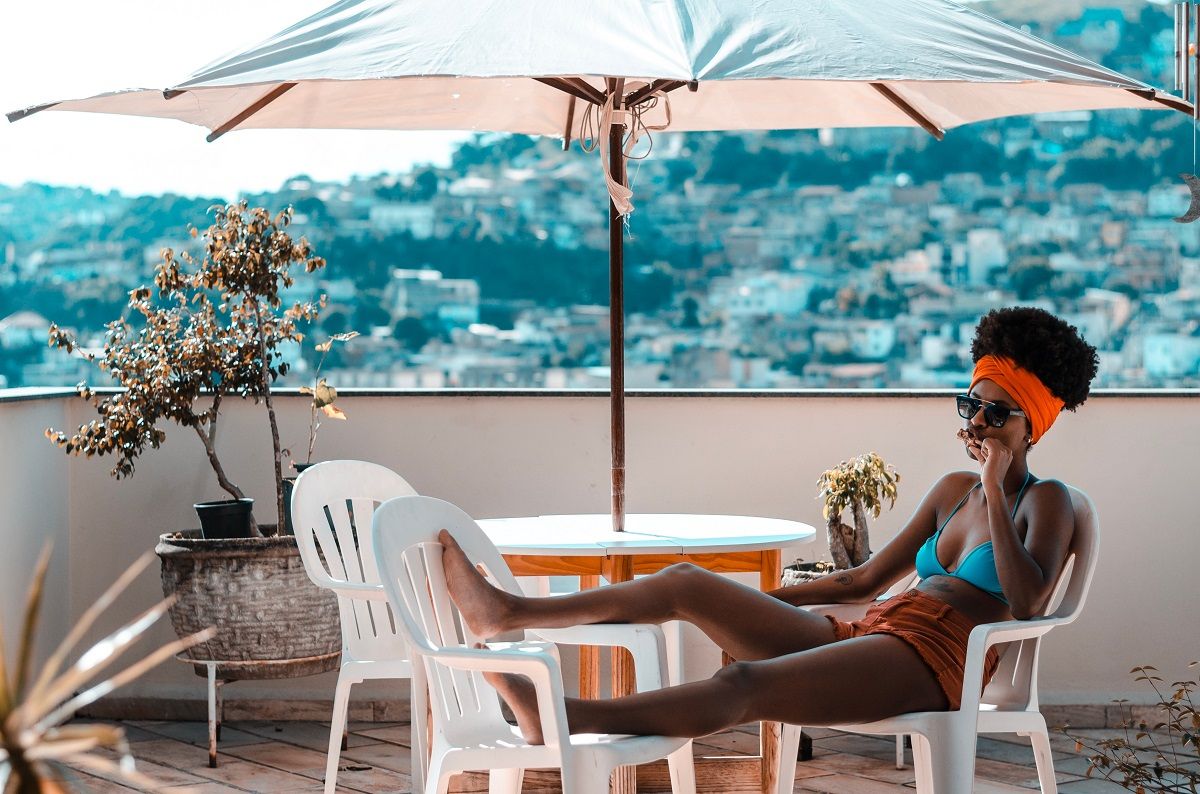 Слухи развеяны: сказали, могут ли военнообязанные женщины уезжать за границу - фото 558470