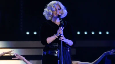 В образі Мерилін Монро: Лана Дель Рей гучно повернулась на сцену після 3 років перерви