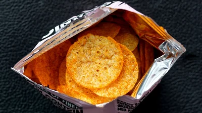 Психологи рассказали, что любимый вкус чипсов говорит о характере человека