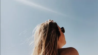 Для краси та здоров’я: як провести час на сонці безпечно