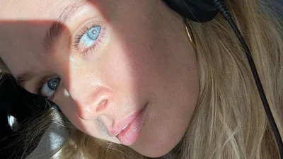 Віра Брежнєва, котра вкрай рідко публікує свої фото, показала, який вигляд зараз має